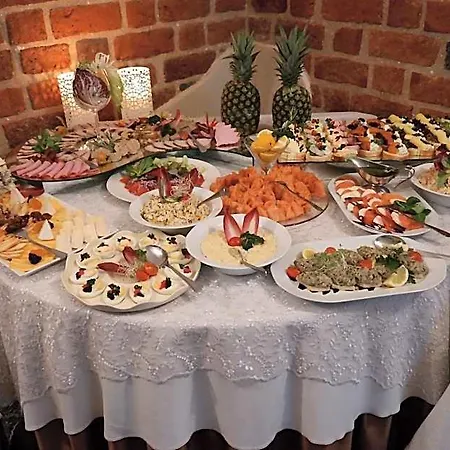 Zamek Krolewski W Niepolomicach 3* نيبووميتسا