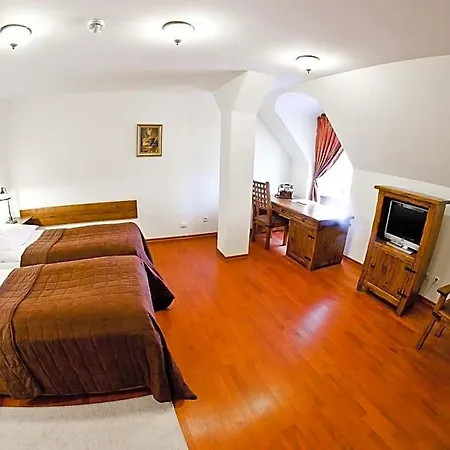 Hotel Zamek Krolewski W Niepolomicach