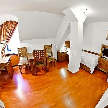Hotel Zamek Krolewski W Niepolomicach