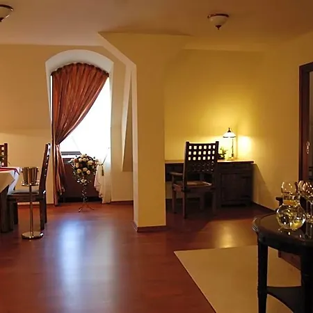 Zamek Krolewski W Niepolomicach Hotel Niepołomice