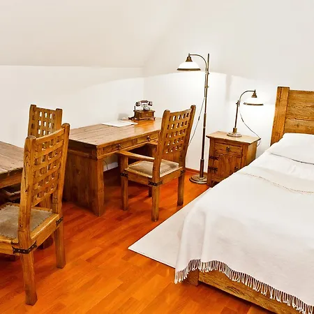 Hotel Zamek Krolewski W Niepolomicach